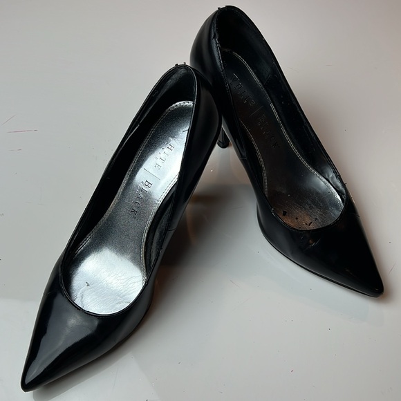 🖤WHITE HOUSE BLACK MARKET SHINY BLACK LEATHER 4’ HEELS SIZE 7 MEDIUM 🖤 - Picture 3 of 16